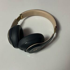 Beats Studio3 Wireless Headphonese